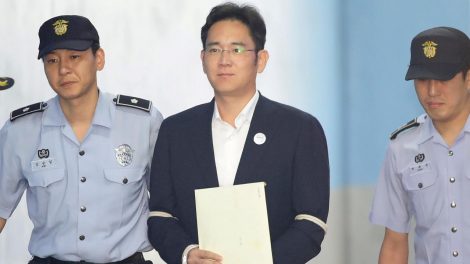 Lee Jae-yong, Samsung Group heir arrives at Seoul Central District Court to hear the bribery scandal verdict on August 25, 2017 in Seoul, South Korea