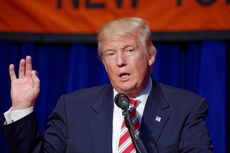 1080px-Donald_J._Trump_at_Marriott_Marquis_NYC_September_7th_2016_04