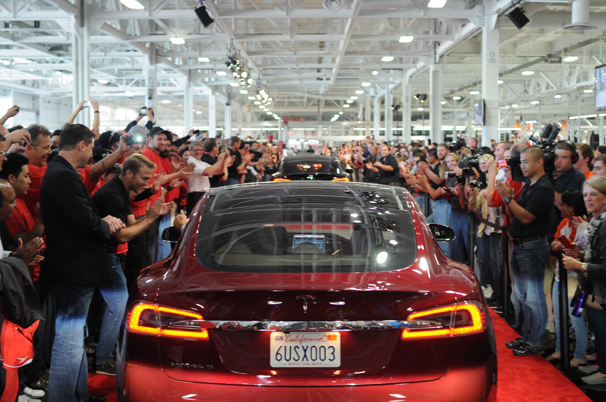Tesla_Model_S_first_deliveries